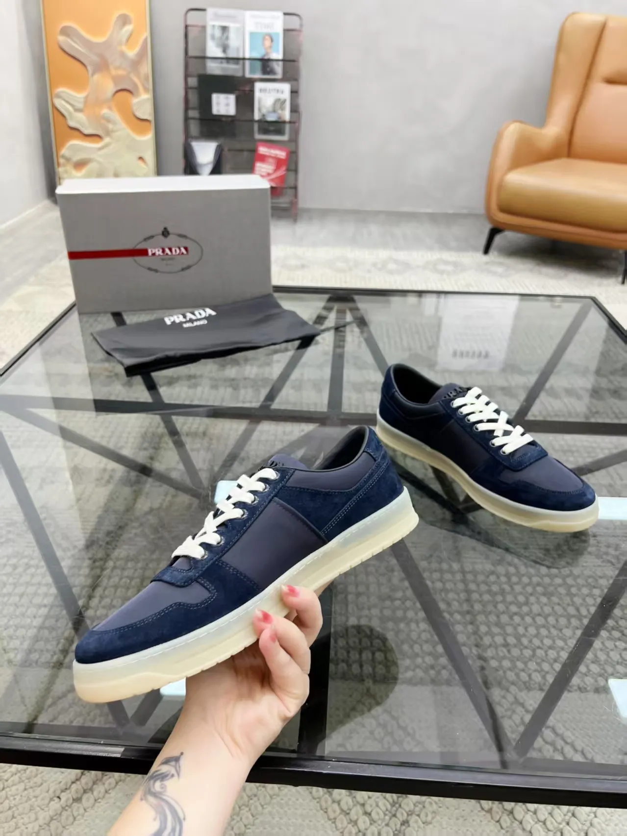 Factory P420💰Prada new men's leather sports shoes, the highest version on the market, any comparison is welcome🆚! The original leather has excellent texture and is super high-end! Fetal sheep net lining imported from Italy, removable pad! Luxurious materials and fine workmanship, highly recommended! Code number: 38--45